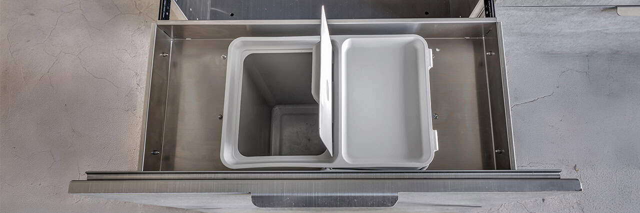 Finish & Countertop_Integrated Trash Bin
